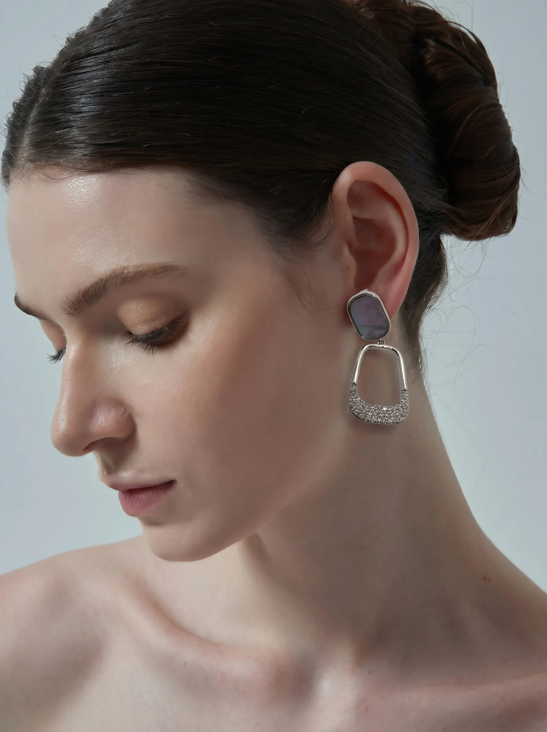 Bild von Amethyst Geometric Hangeohrringe als visuelle Referenz fur Ohrring.