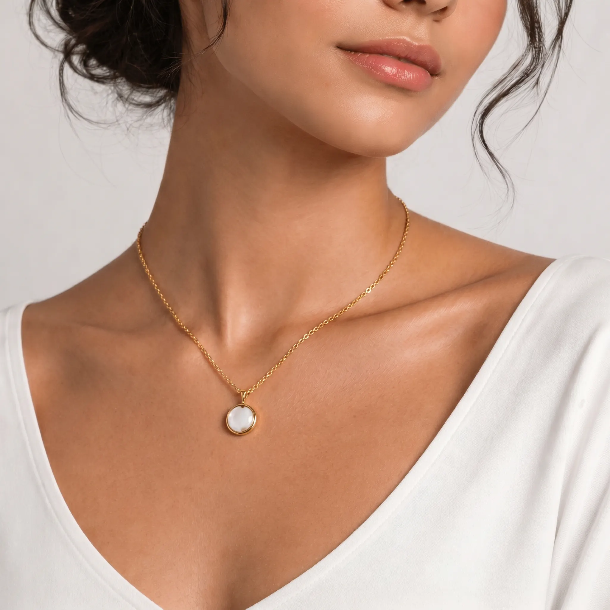 Bild von Gold Mother-of-Perle Anhanger Kette Alternate als visuelle Referenz fur Kette.