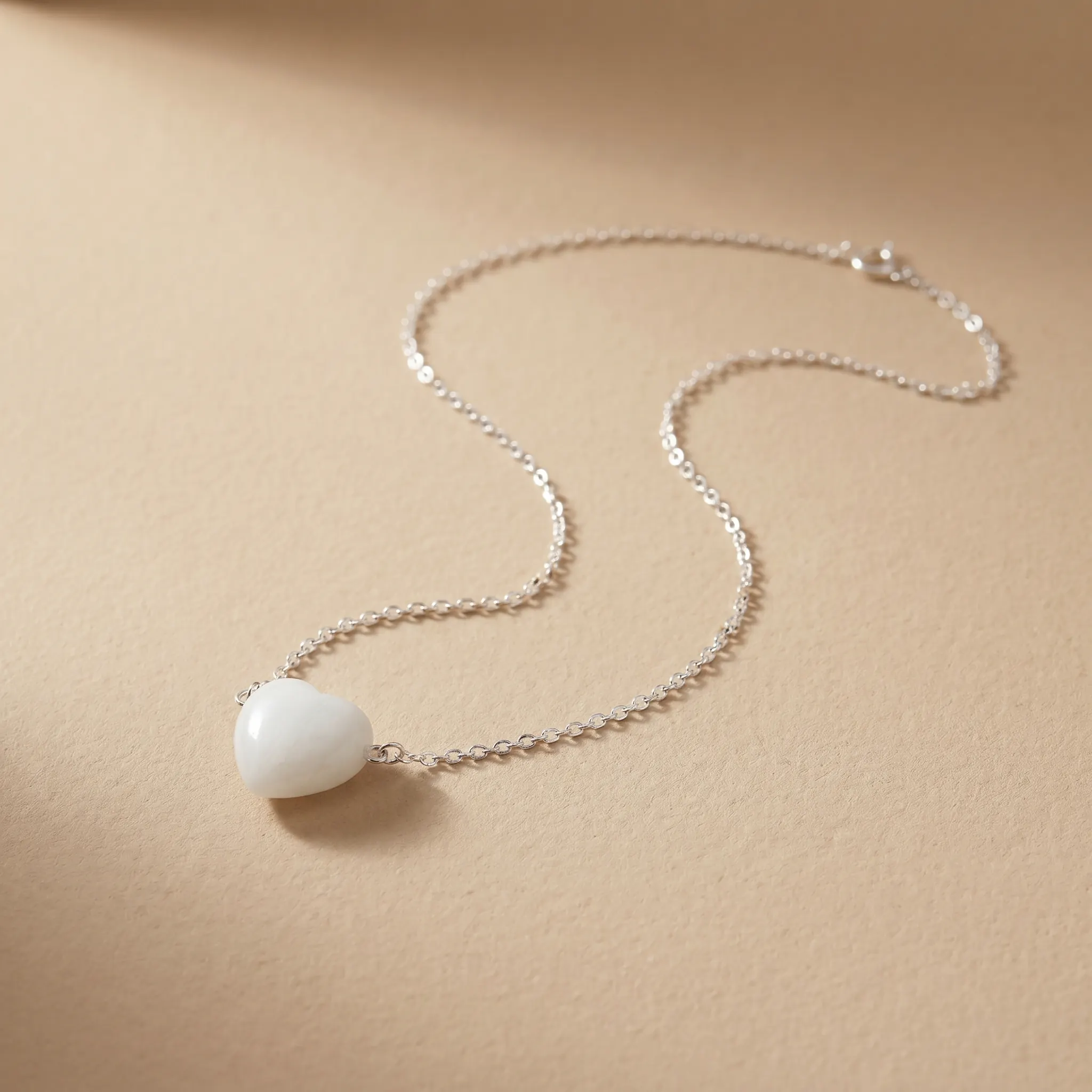 Bild von Silber Heart Anhanger Kette als visuelle Referenz fur Kette.