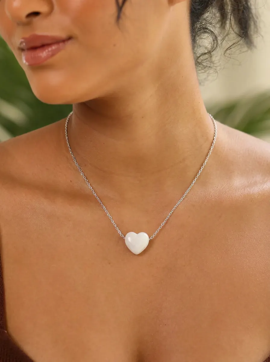 Bild von Silber Chain weiss Heart Anhanger Detail als visuelle Referenz fur Kette.