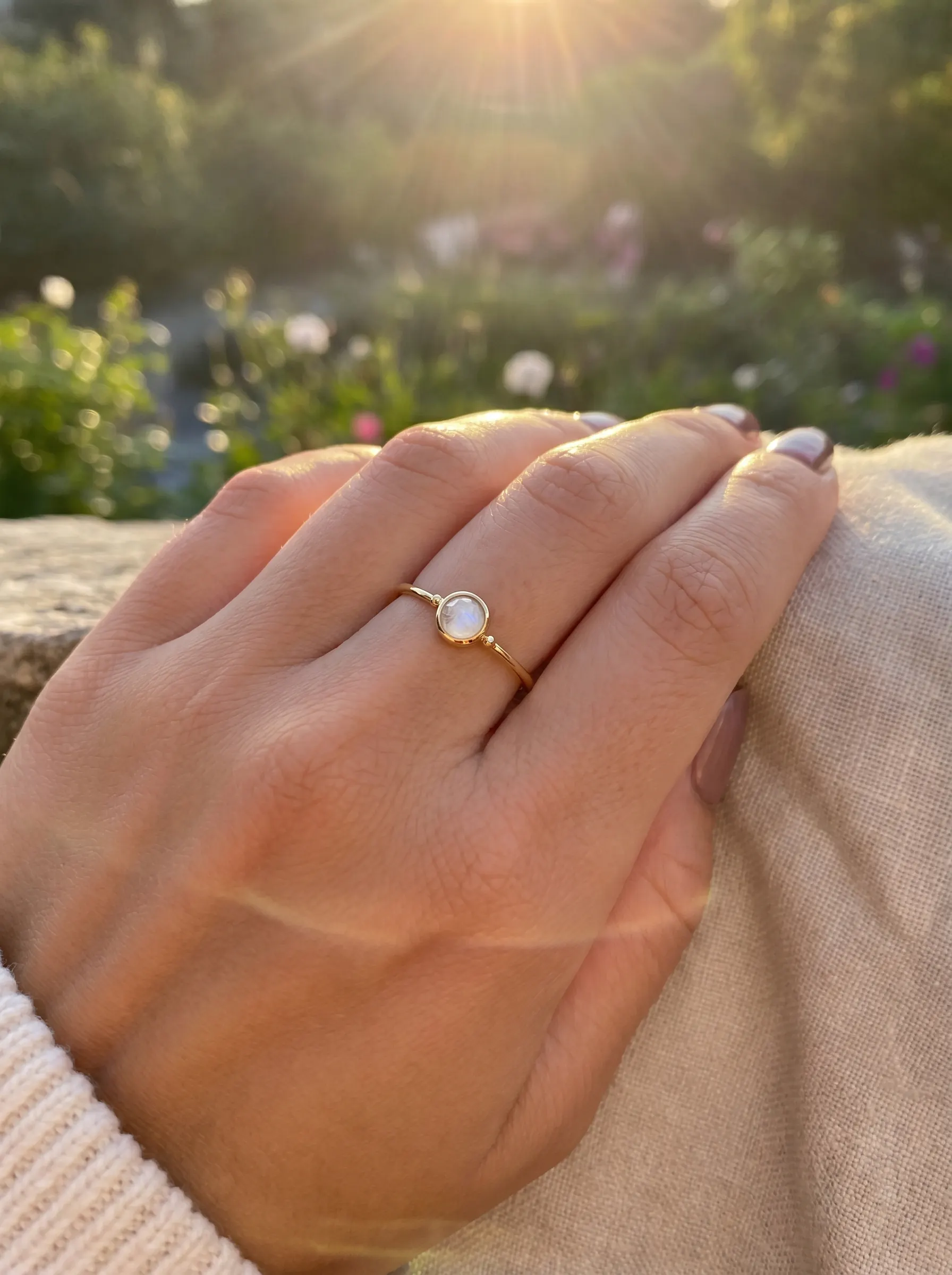 Bild von Delicate Gold weiss Stone Ring als visuelle Referenz fur Ring.