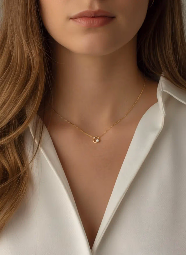 Necklace model reference with visible neckline - style 6